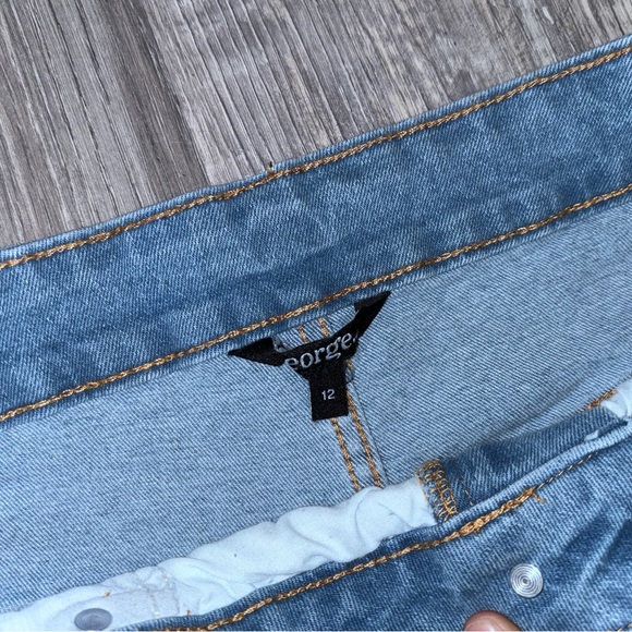 Blue Jeans - Picture 2 of 4